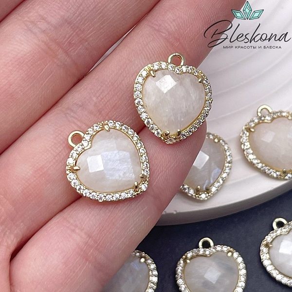 16*18мм ,цвет золото, Подвеска Сердце в обрамлении Лунный камень огранка цирконы