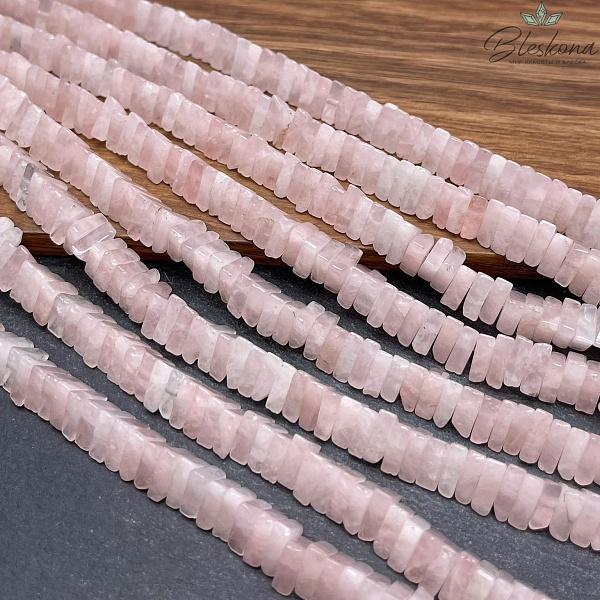 Розовый кварц треугольник 10 мм