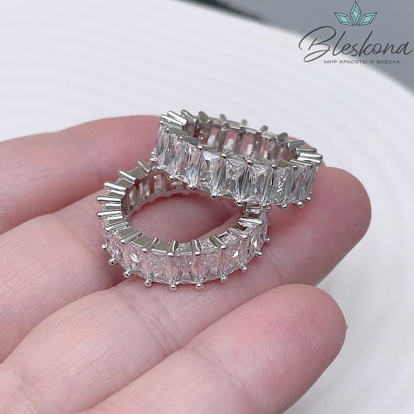 23 мм Цвет серебро, Кольцо неразъемное  белые цирконы Люкс 