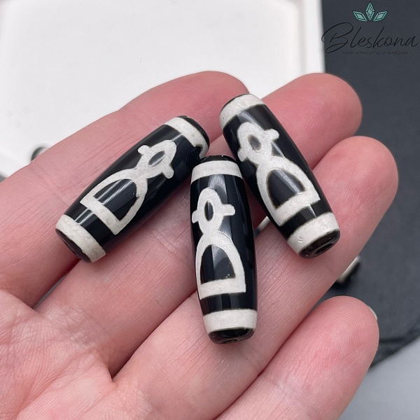 Бусина Дзи Кубера черно-белый бочонок 30*11 мм