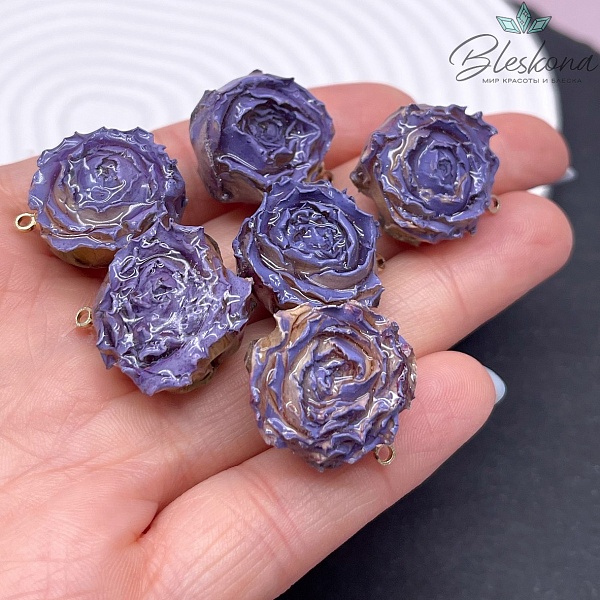 21-30 мм, Цвет золото, Подвеска роза в эпоксидной смоле №15