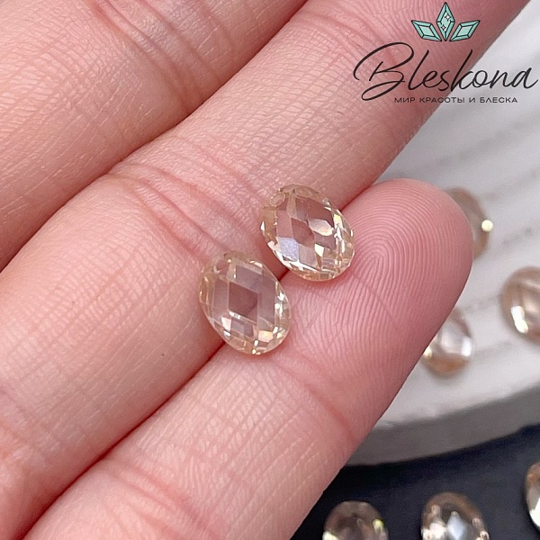 8*6 мм, Подвеска Циркон овал шампань (кубический цирконий, фианит) 