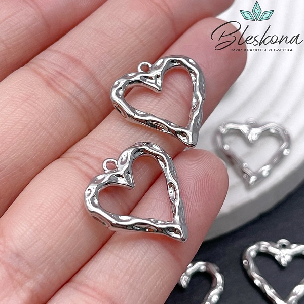 18*18,6 мм Цвет серебро, Подвеска сердце мятое контур