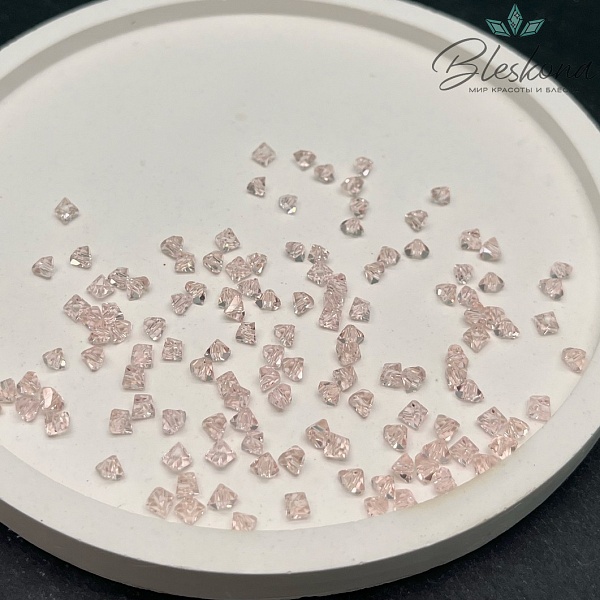 Чешское стекло №26 3,5мм треугольник