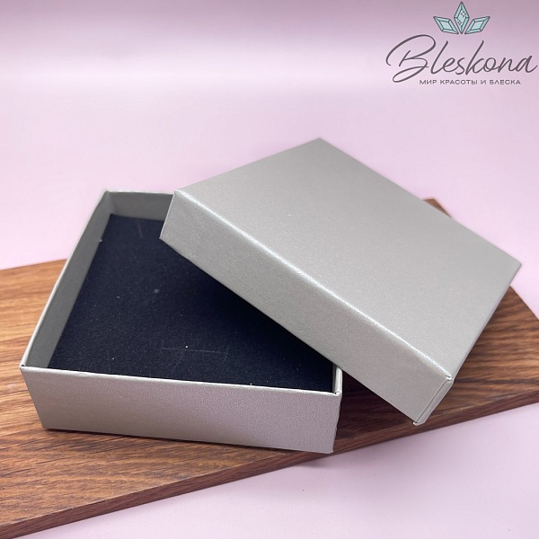 Коробка Серая перламутр черная подложка 9*9*3 см