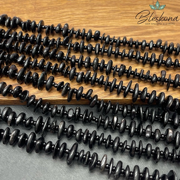 Турмалин сколы шлифованные (2-4)*(7-14) мм