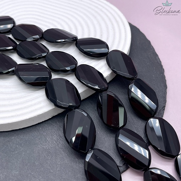 Агат черный овал с изгибом огранка 27,5*20 мм