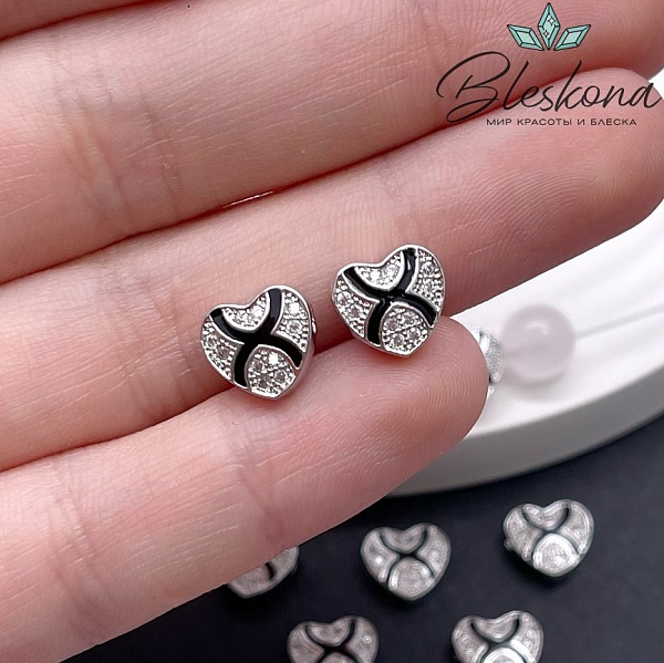 8,5*9 мм Цвет серебро, Бусина сердце цирконы черная эмаль