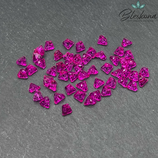 Чешское стекло №25 4,5мм треугольник