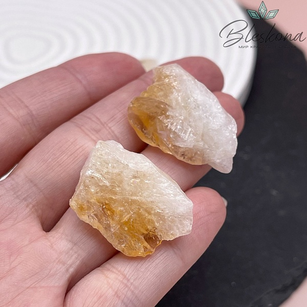 Цитрин необработанный 25-33 мм 