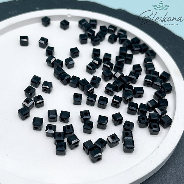 Чешское стекло №132 цвет №02 4,5 мм