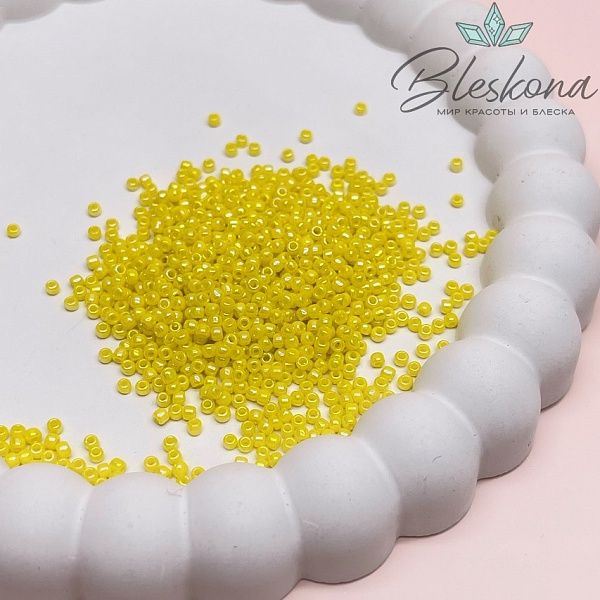 Бисер TOHO round 11/0 цвет №402 (оттенок желтого)