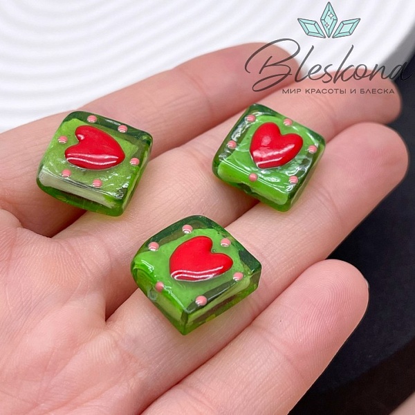 15 мм Бусина квадрат прозрачно- зеленый сердце