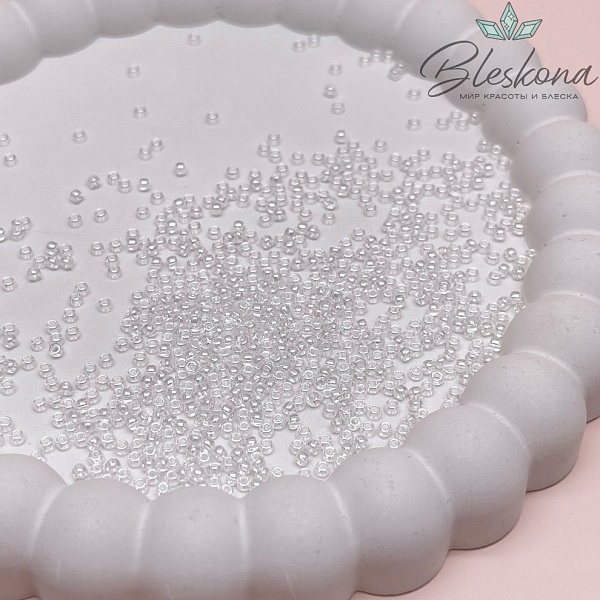 Бисер TOHO round 11/0 цвет №101 (оттенок белого)