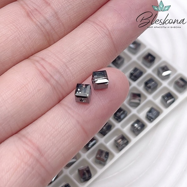 5601 Cube Bead 4 мм Crystal Silver Night B