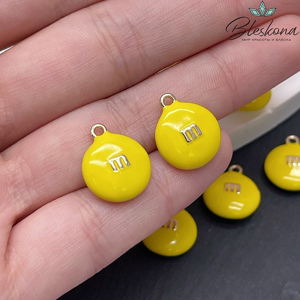 16*13 мм Цвет золото, Подвеска M&M`s желтая эмаль