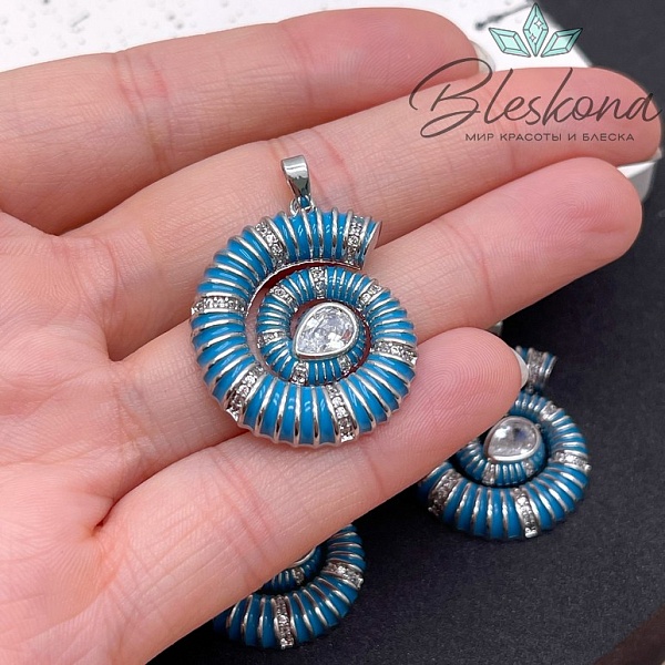 29,5*24 мм Цвет серебро, Подвеска ракушка улитка голубая с цирконом 