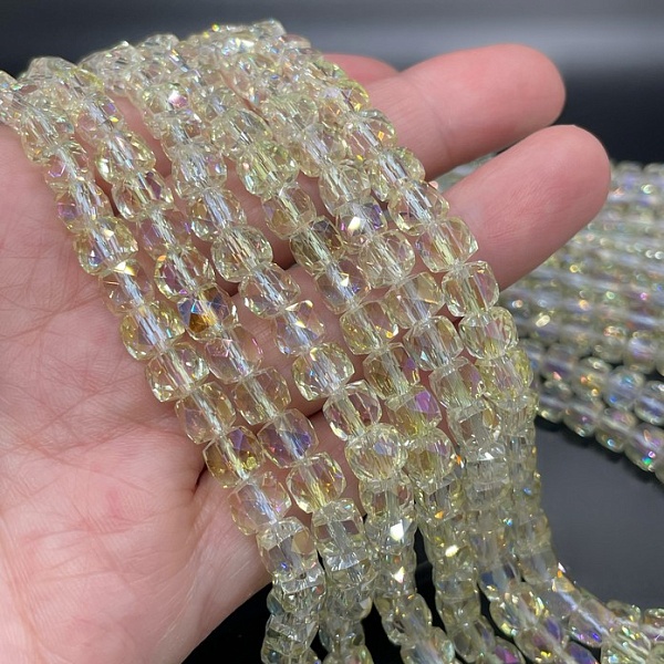 6.5 мм Стекло Lux, куб огранка, цвет песочный с переливом