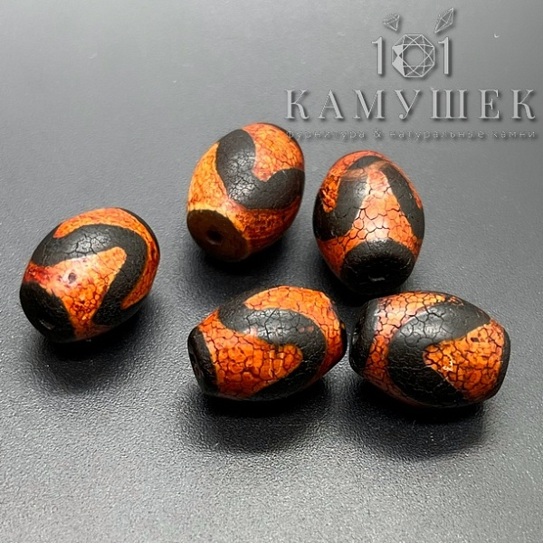 Бусина Дзи Тигриный клык красно-черный матовый бочонок 16*12 мм