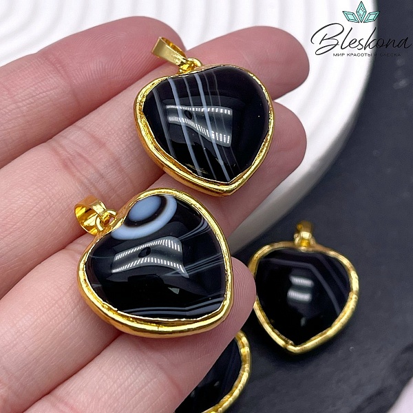 22,5*25 мм, Цвет золото, Подвеска Сердце Черный Агат с прожилками в обрамлении