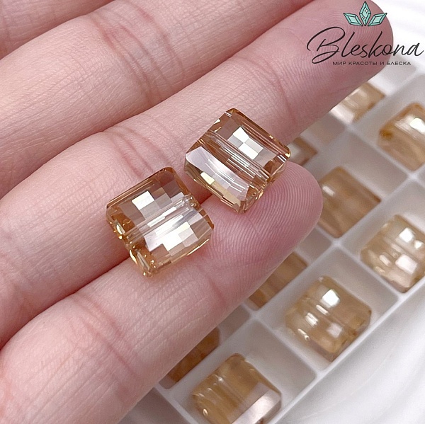 5624 Stairway 10 mm Crystal Golden Shadow