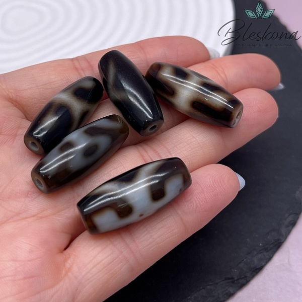 Бусина Дзи Большой человек (Аристократ) черно-белый бочонок 28*12 мм