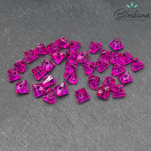 Чешское стекло №25 6мм треугольник