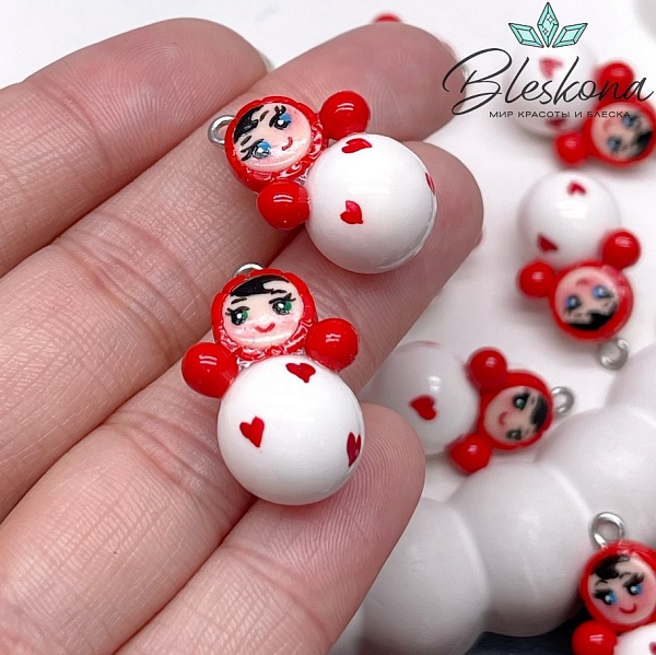24,5*12,5 мм, Цвет серебро, Подвеска Неваляшка мини белая красные сердечки 