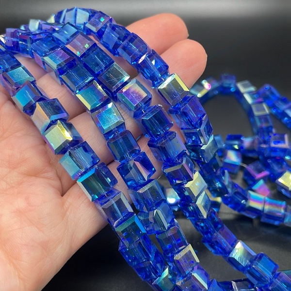 8 мм Стекло Lux, куб огранка, цвет синий с переливом