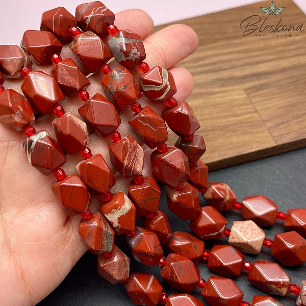 Яшма красная фриформ огранка (12-15)*(9-11) мм