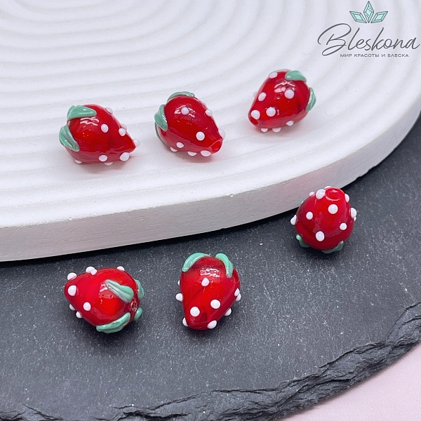 14*12 мм Бусина клубничка красная с белыми точками