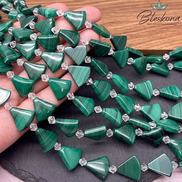 Малахит плоская трапеция 15*14,5 мм
