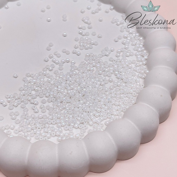 Бисер TOHO round 11/0 цвет №401 (оттенок белого)