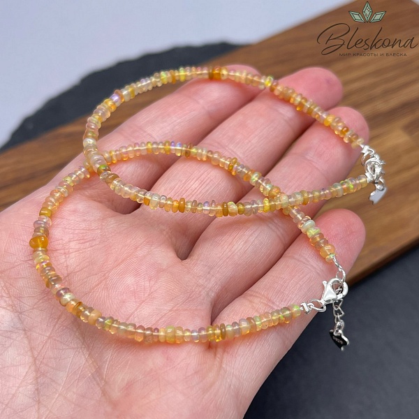 Опал Эфиопский с радужным переливом 3 мм сет 17 см