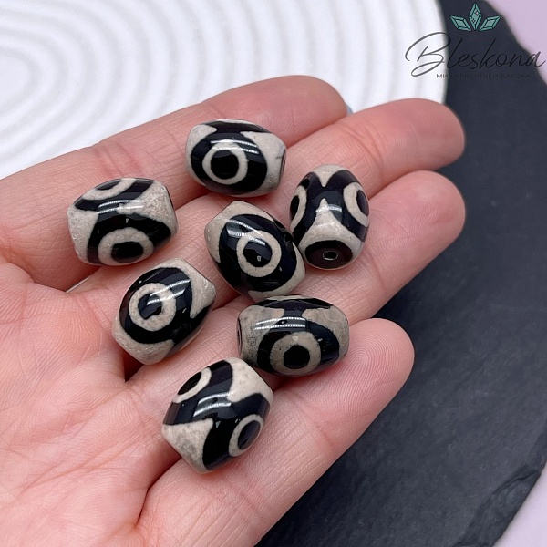 Бусина Дзи 3 глаза черно-белый бочонок 16*12 мм