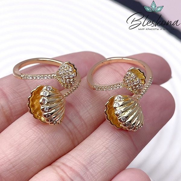 21 мм Цвет золото, Кольцо безразмерное ракушки с цирконами