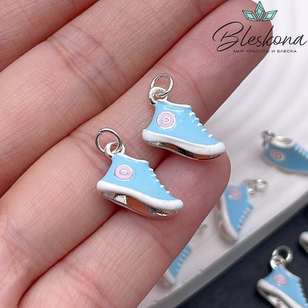 14,5*8,5 Цвет серебро, Подвеска Кроссовок голубой
