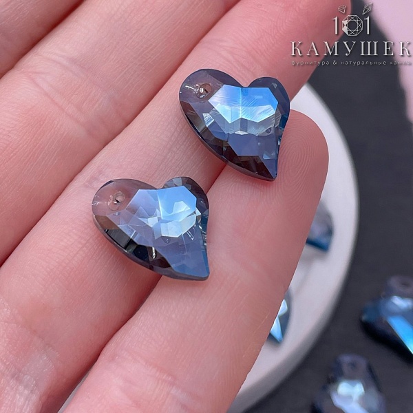 16,5*14 мм, Подвеска сердце стекло белое с переливом (Denim blue) уп. 2 шт