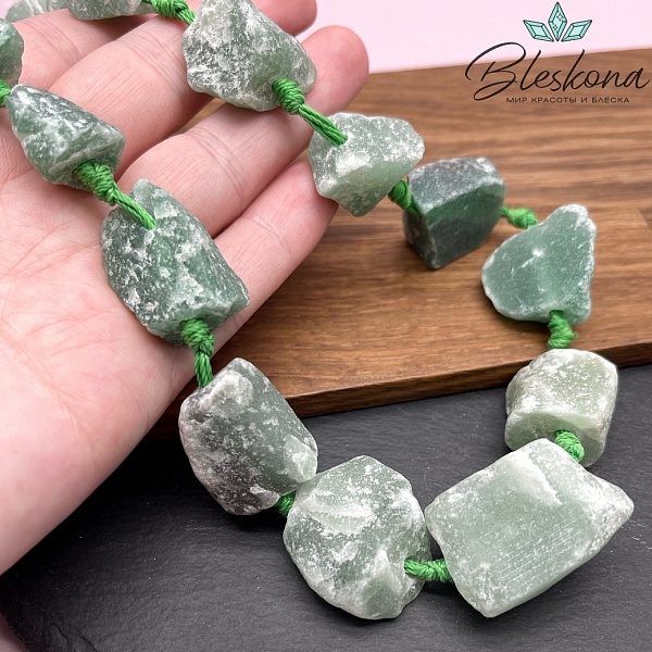 Авантюрин зеленый куски (23-28)*(20-26) мм