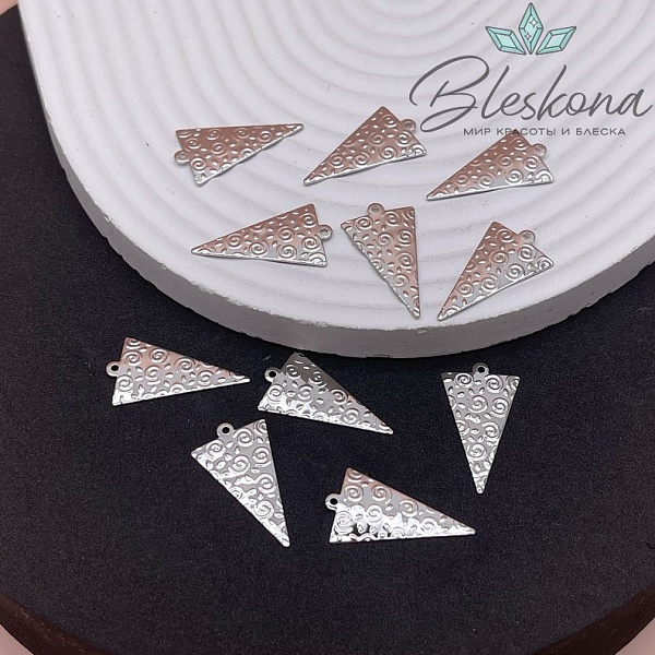 25,5*14 мм Цвет серебро, Подвеска Треугольник завитки