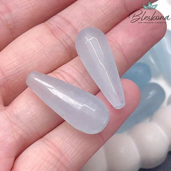 Кварц тонированный светло-голубой капля огранка 28*10 мм (штучно)