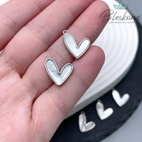 14*13,5 мм Цвет серебро, Подвеска сердце белый перламутр