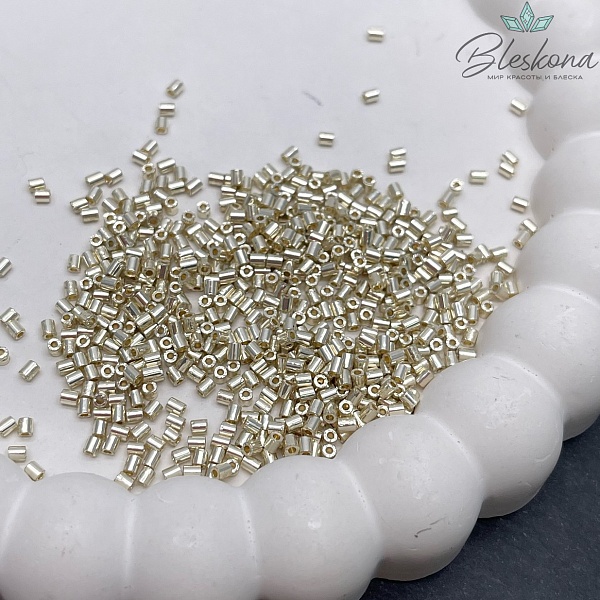 Бисер TOHO 2 мм Bugle цвет №PF558 (оттенок золотого)