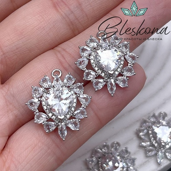 21,7*19,5 мм Цвет серебро, Подвеска сердце с цирконами