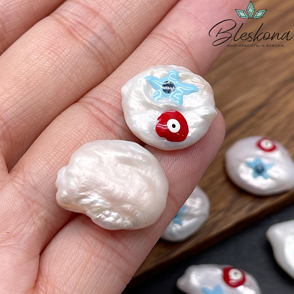 Жемчуг фриформ звезда с глазком красно-голубая эмаль ~16-18 мм