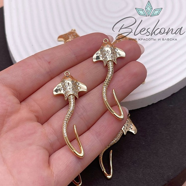 46*17,5 мм Цвет золото, Подвеска Скат с цирконами